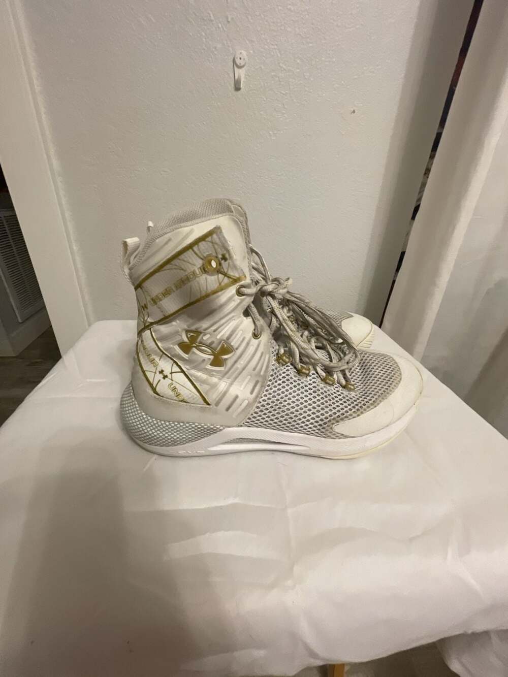 Under Armour HOVR Highlight Ace Volleyball Shoes White/Gold
Women’s 10